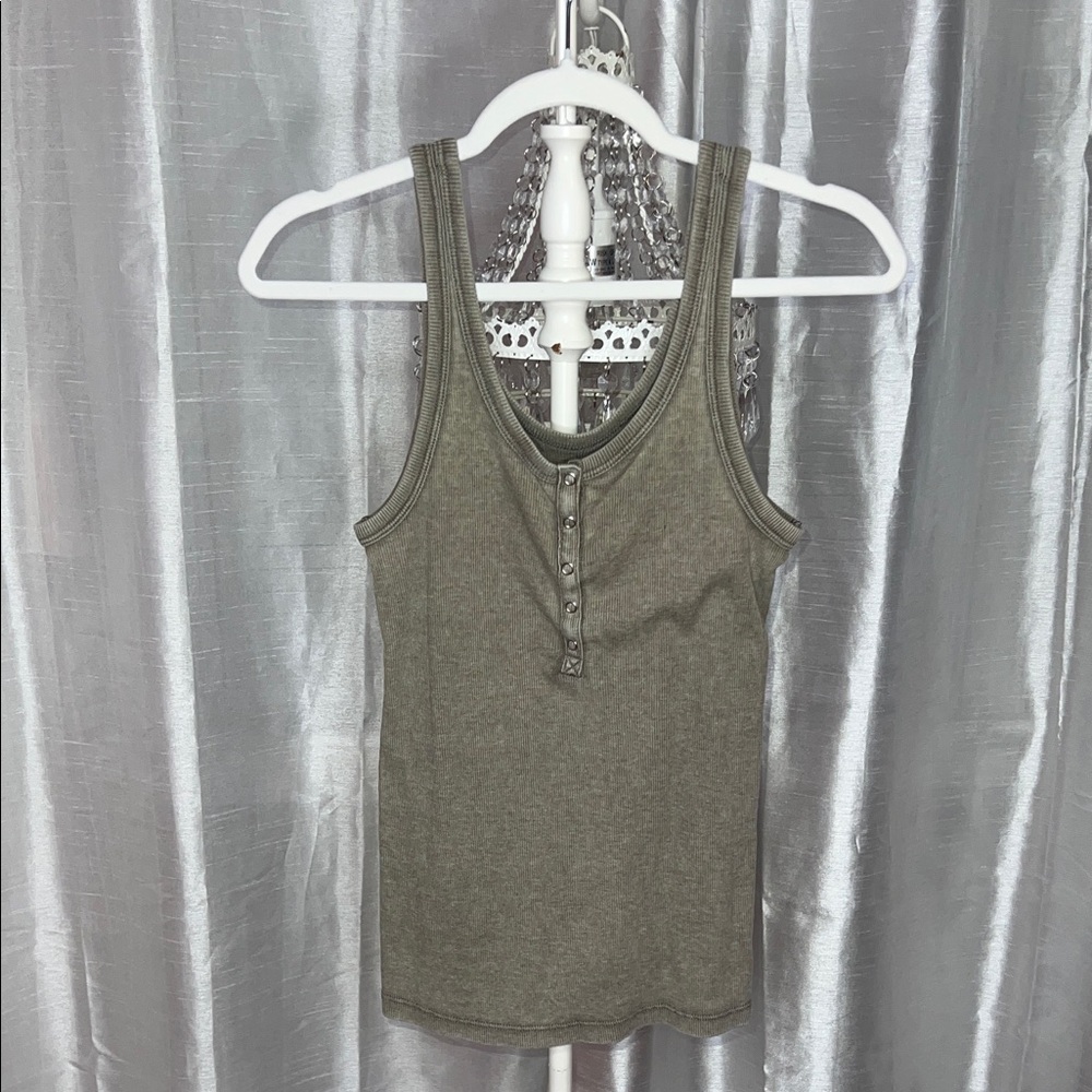 Aerie Real Soft Green Ribbed Snap Front Tank